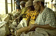 Women peeling cassava at roadside market, Nigeria. © Piero Tartagni/IFAD Women peeling cassava at roadside market, Nigeria. © Piero Tartagni/IFAD